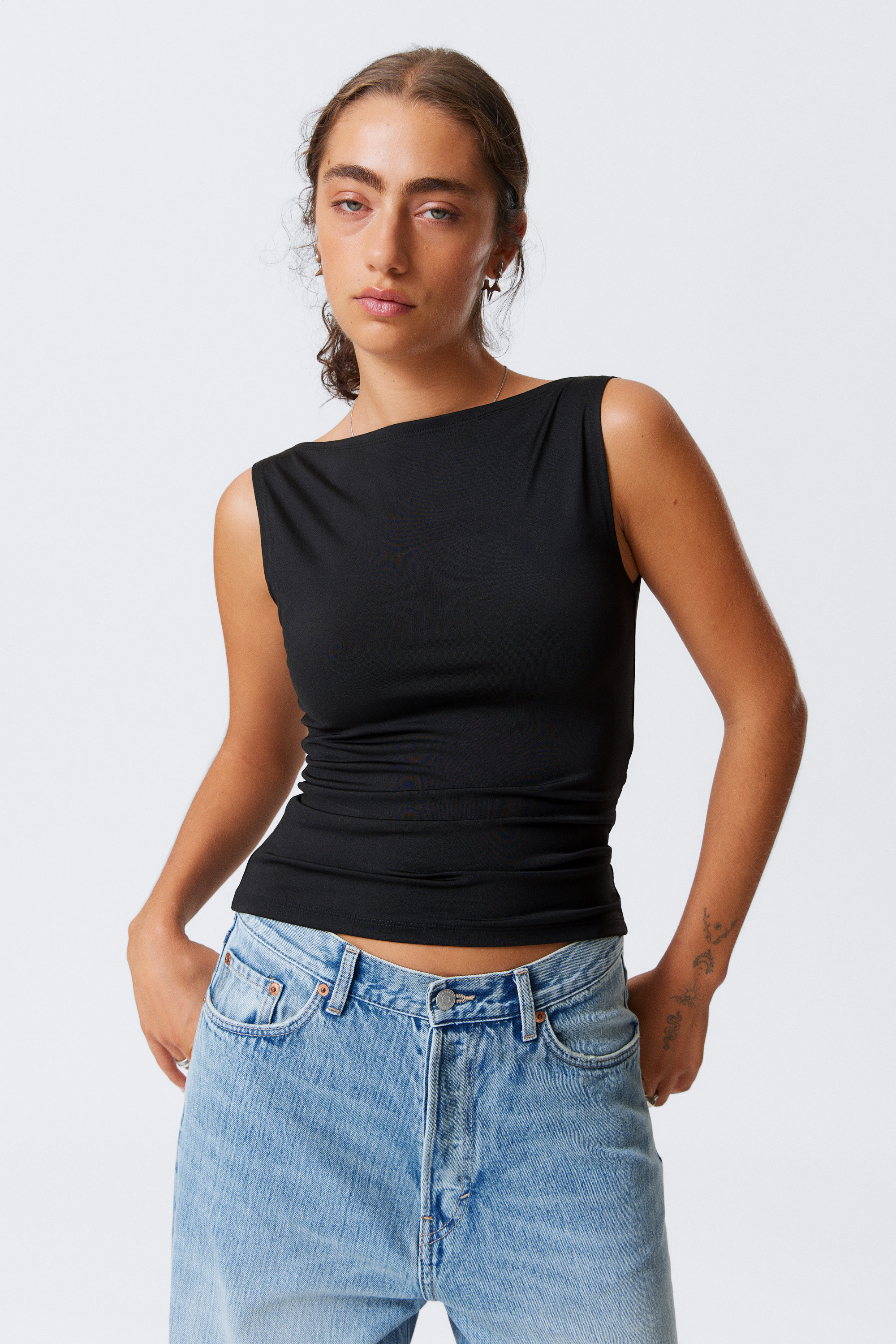 Annie Sleeveless Boat-Neck Top