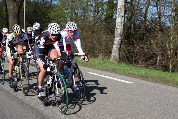 Regina Bruins (Cervelo Test Team) and Monique Van De Ree (Leontien.nl) leading the break.