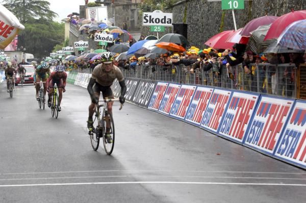 Evans takes the stage win in Montalcino