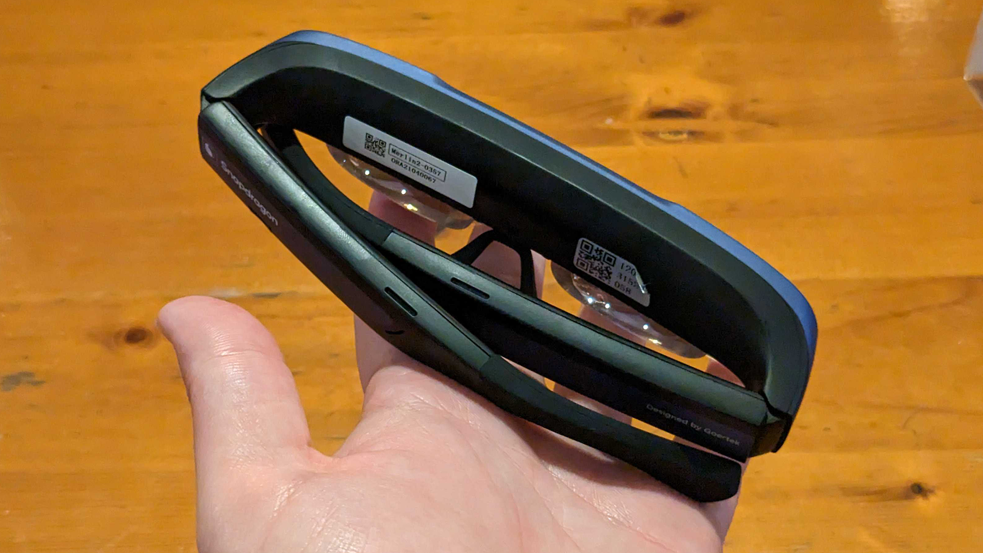 Qualcomm Wireless AR Smart Viewer Reference Design hands on back angled closed