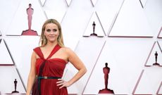 Reese Witherspoon wallpaper curtain combo