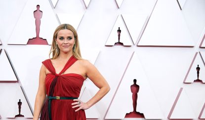 Reese Witherspoon wallpaper curtain combo