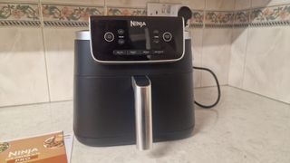 Ninja Air Fryer Pro 4-in-1 ready to use on a kitchen counter