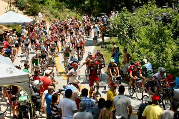 The crowds on the climb.