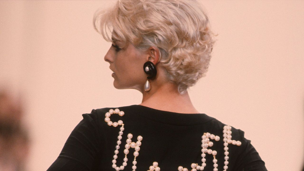 Linda Evangelista walks the Chanel ready to wear runway Paris Fashion Week Fall/Winter March, 1991