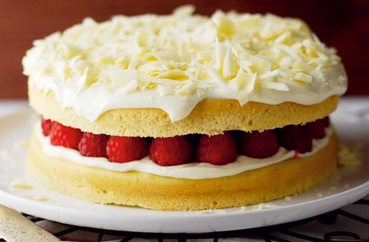 Weight Watchers white chocolate cake | Baking Recipes | GoodtoKnow