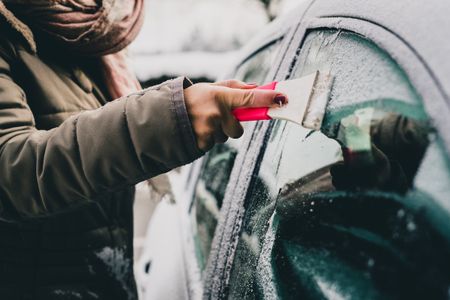 de-icing frosty car