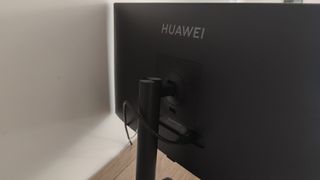 Huawei Mateview SE review: back panel of computer monitor