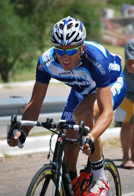 Lucero pulls into the wind