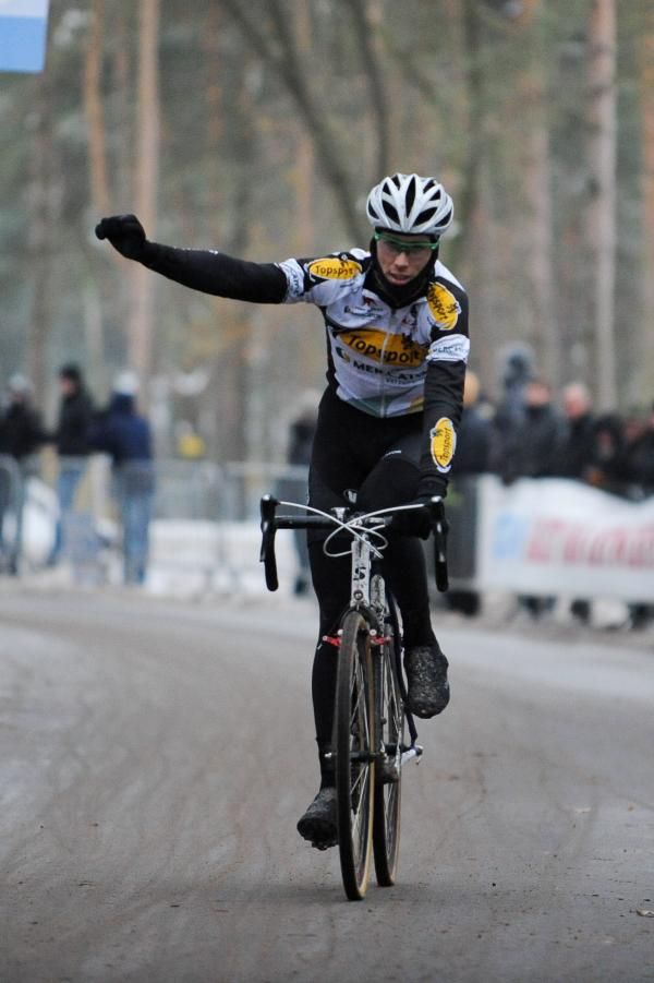 Pieter Vanspeybroucke celebrates his victory in Mol