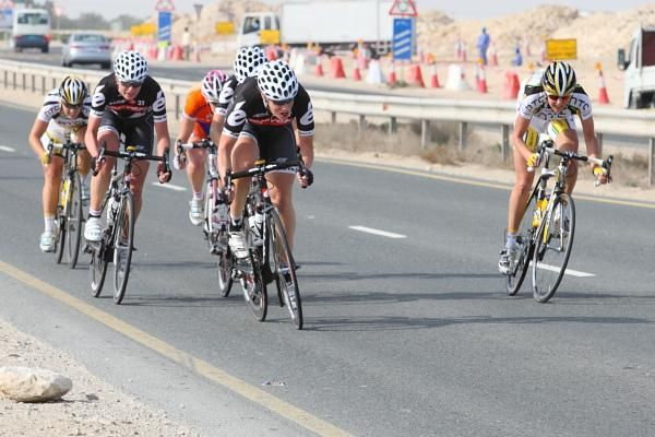 Kirsten Wild (Cervelo TestTeam) and Adrie Visser (Columbia - HTC Women) go head-to-head at the second intermediate sprint.