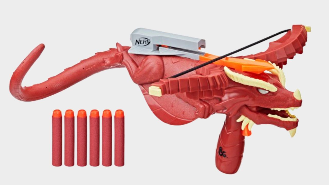 Nerf Dungeons &amp; Dragons Themberchaud blaster and darts on a plain background