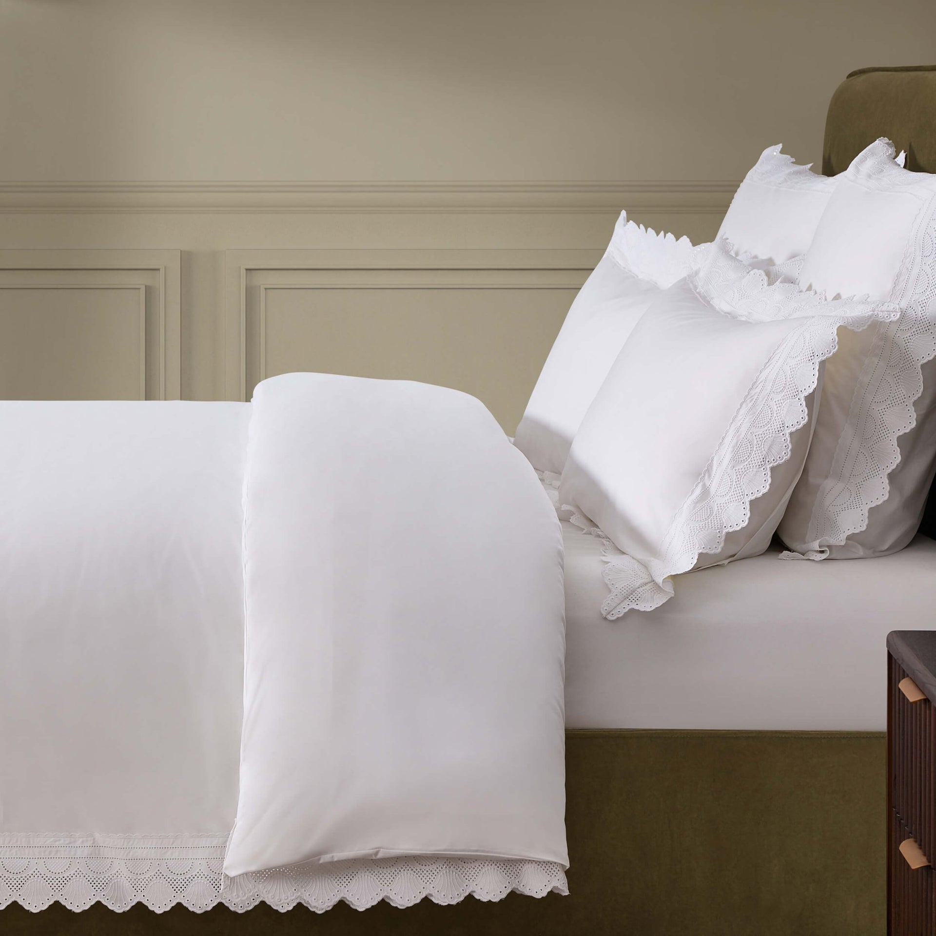 Pair of Alice Oxford Pillowcases - 200 Thread Count - White