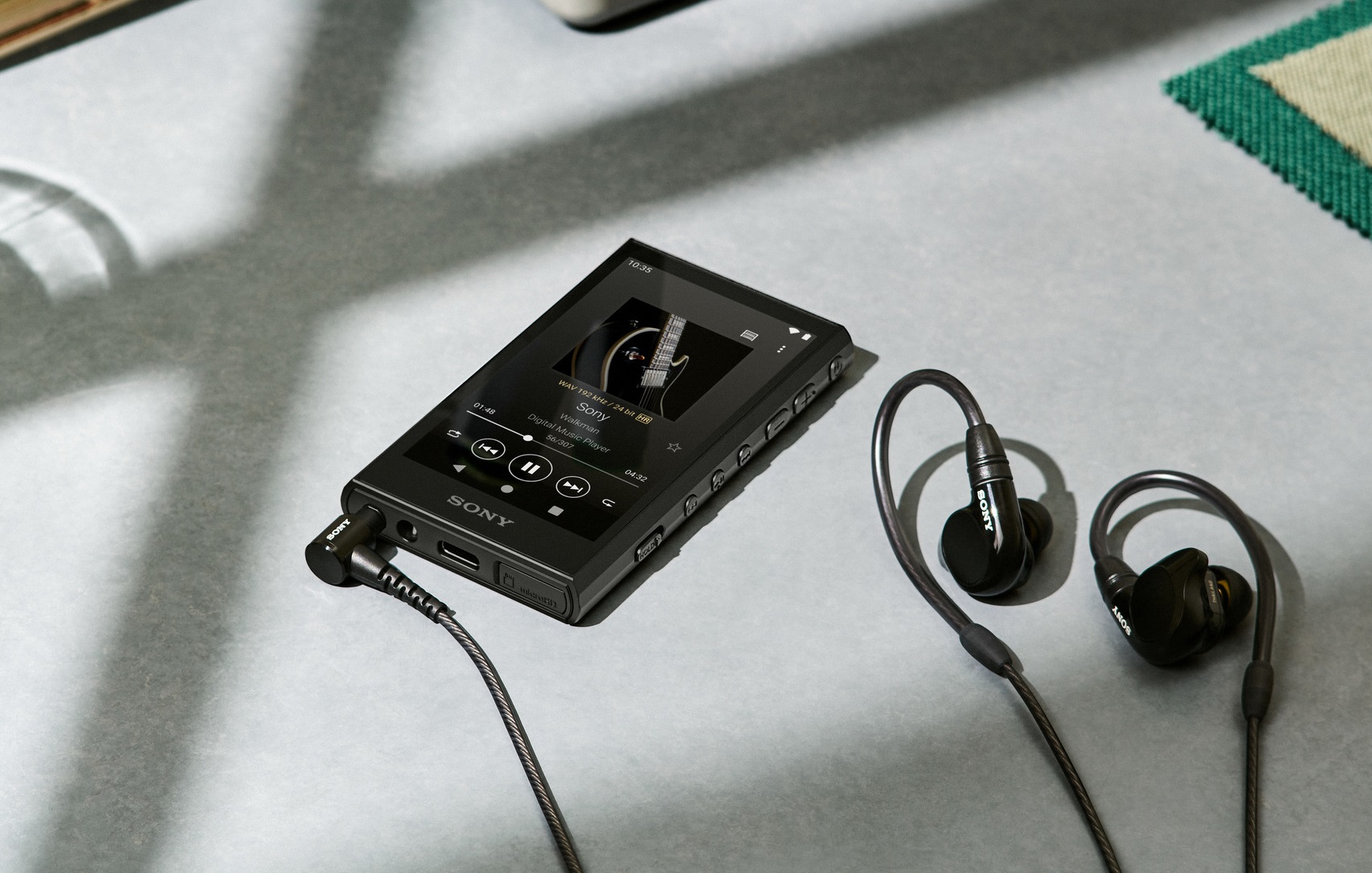 SONY NW-A306 WALKMAN色はブラックです