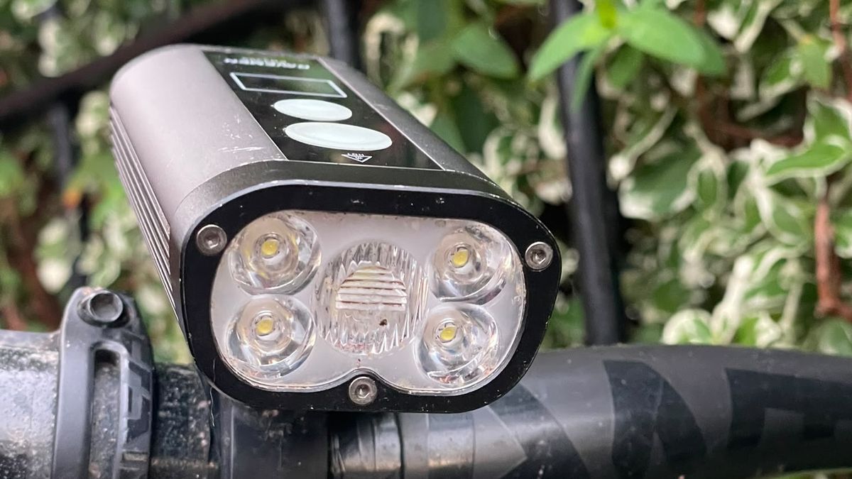 Ravemen PR2400 best budget MTB light