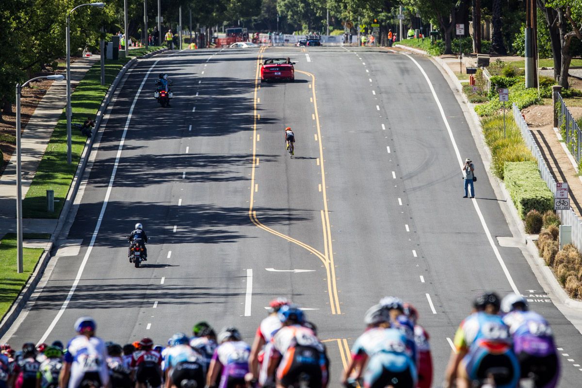 A solo rider sneaks off the front of the womens field.