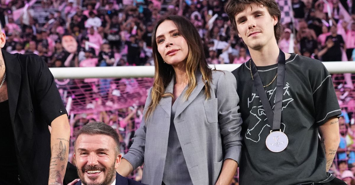 Victoria Beckham’s Bored of Puddle Pants—This Is the Surprising Trouser Trend She’s Wearing Instead