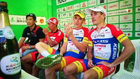 Davidenok and Fedosseyev after the finish