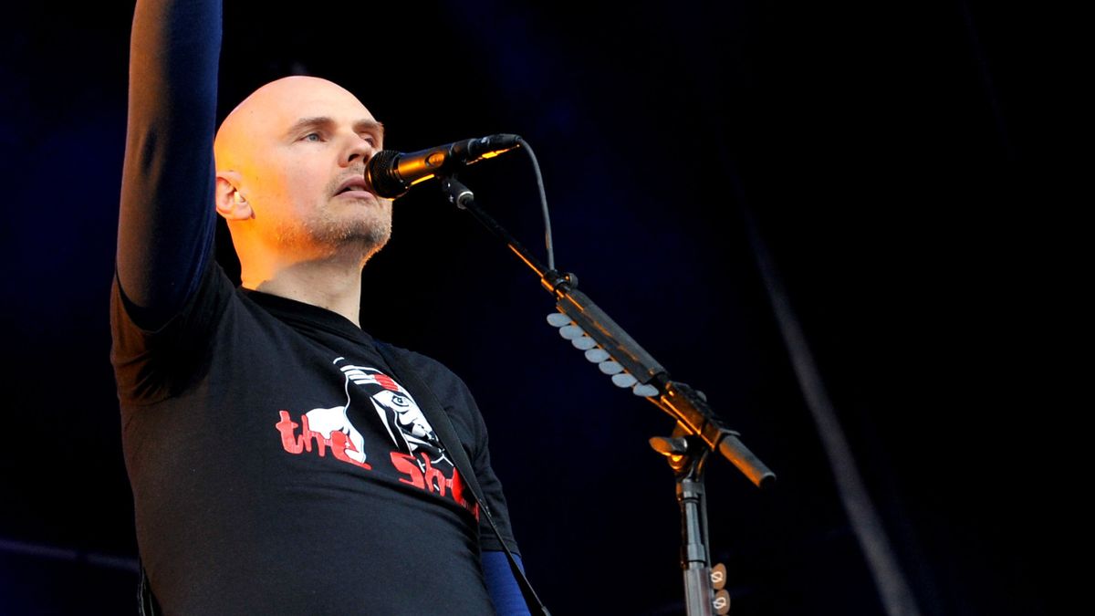 Corgan hailed for wrestling project | Louder