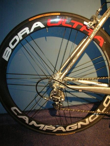 Campagnolo Bora rear wheel on DiLuca's Bianchi FG Lite, with new Conti tires
