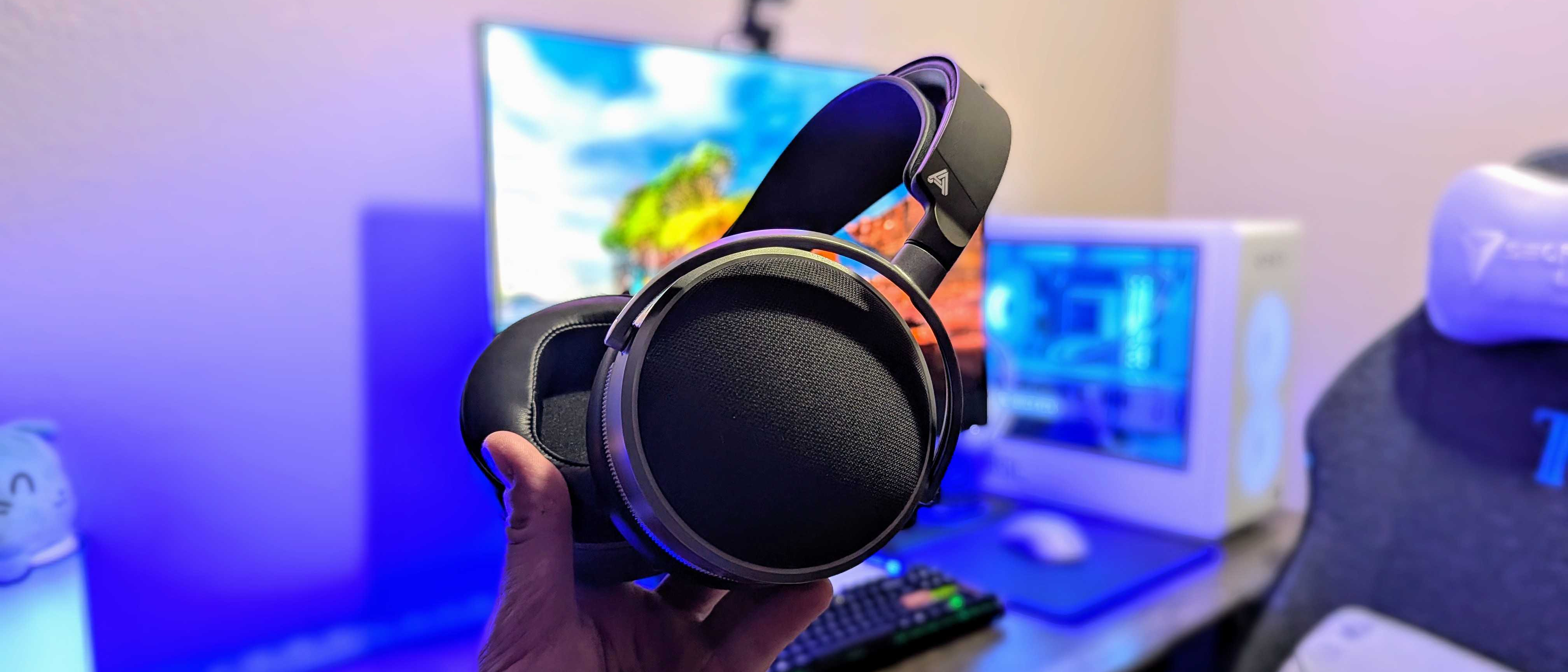 Image of the Audeze LCD-S20 wired headphones.