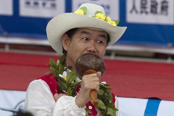 That's either the biggest microphone going around or this performer is going to eat his shaker!