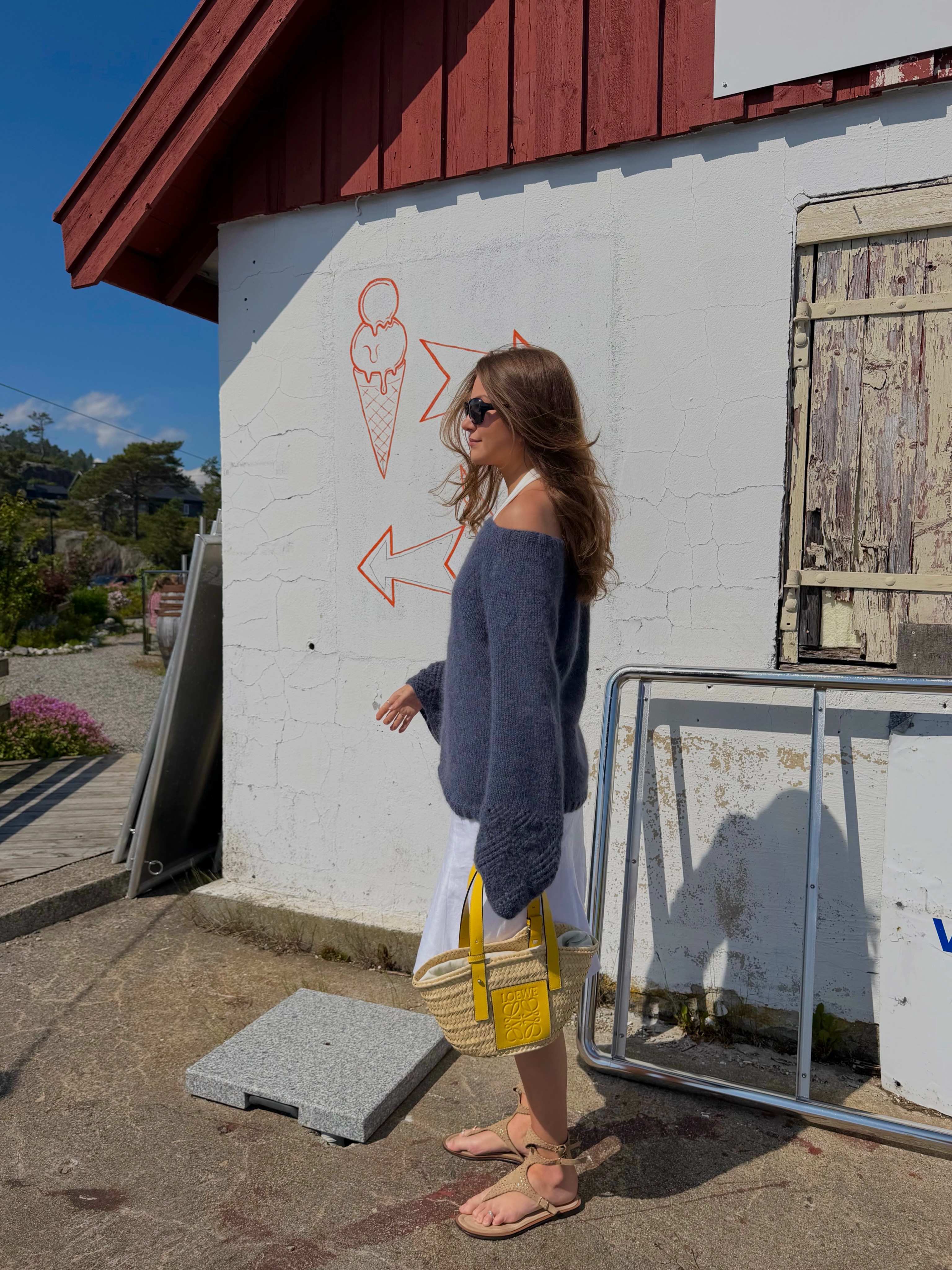A woman wearing light-latte shoes in summer 2026.