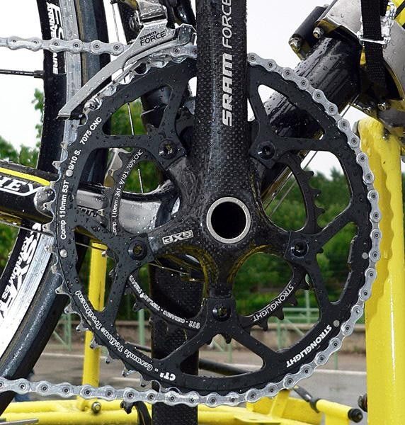 Stronglight chainrings are a popular choice for riders looking to drop some weight, and its impressive range of compact offerings allows for this ultra-wide 36/53T combination.