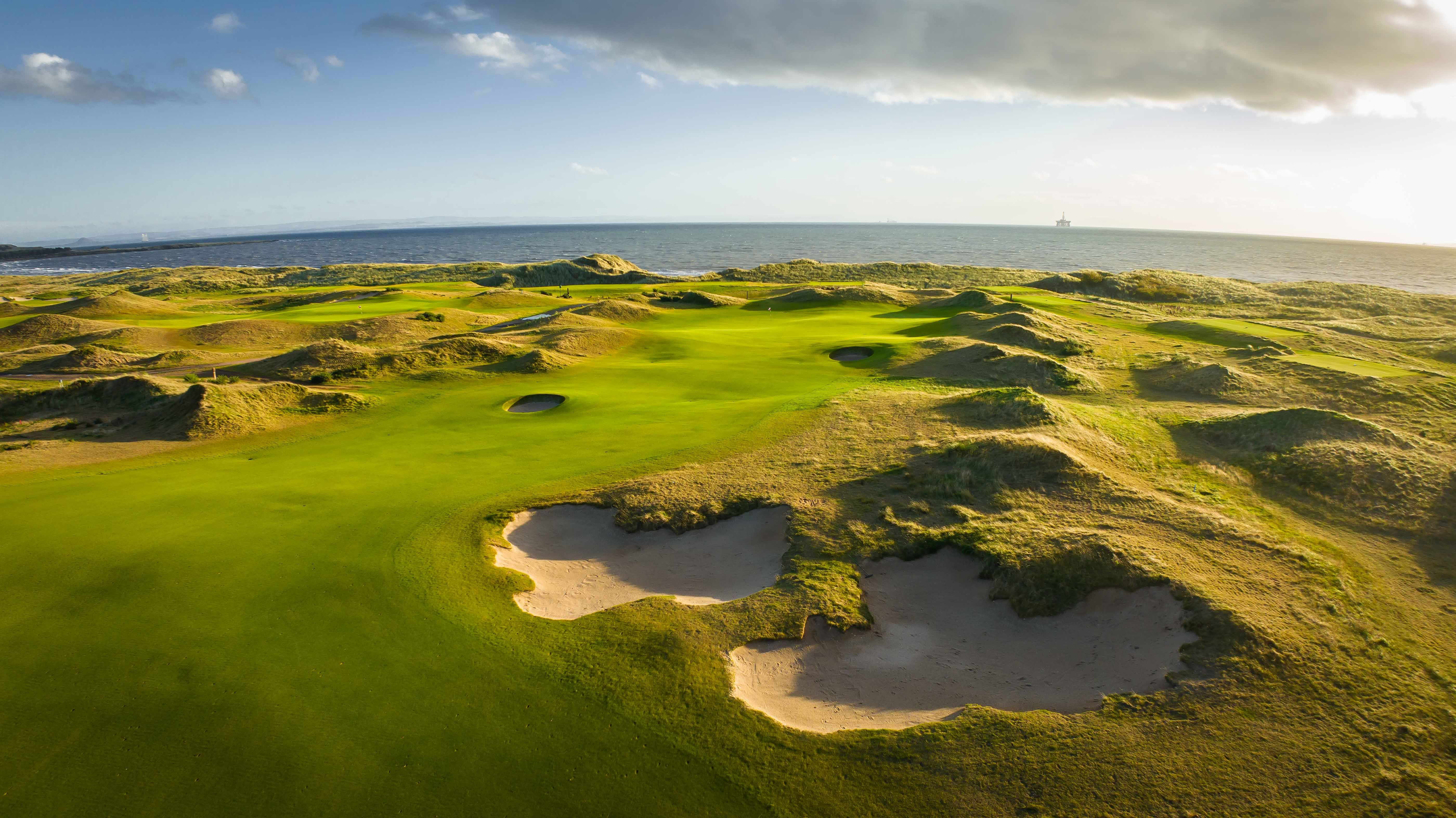 Looking down the 9th hole towards the Firth of Forth