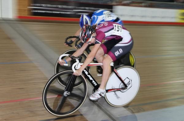 Taylah Jennings crosses the finish line in first position in the women's under 19 keirin final.