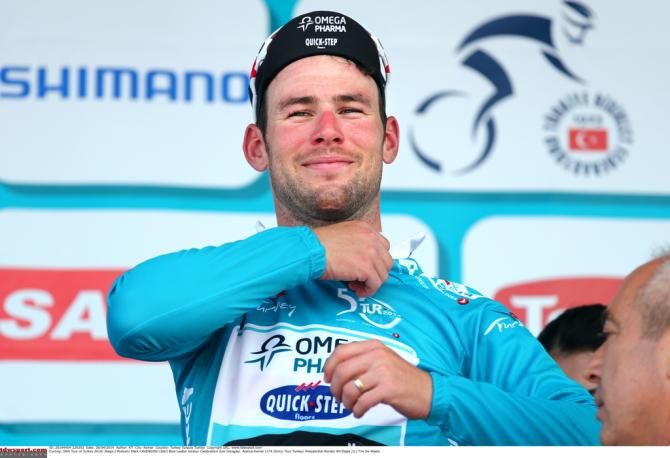 Mark Cavendish keep hold of the race leaders jersey