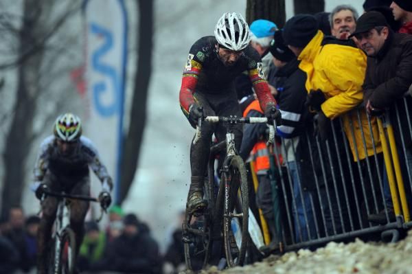Sven Nys attacks the hill in Baal