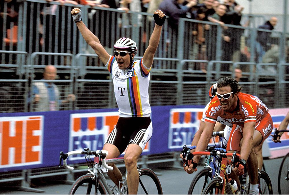 Erik Zabel wins the 2001 Milan-San Remo