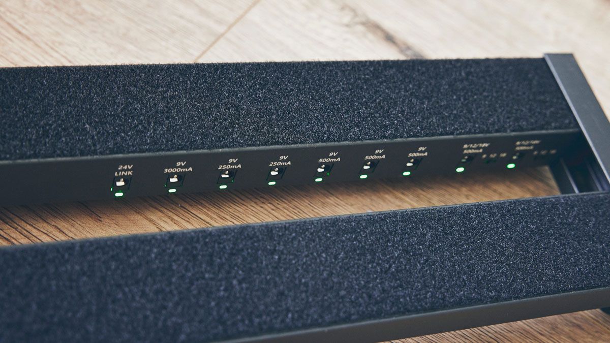 Harley Benton Spaceship PowerBar pedalboard