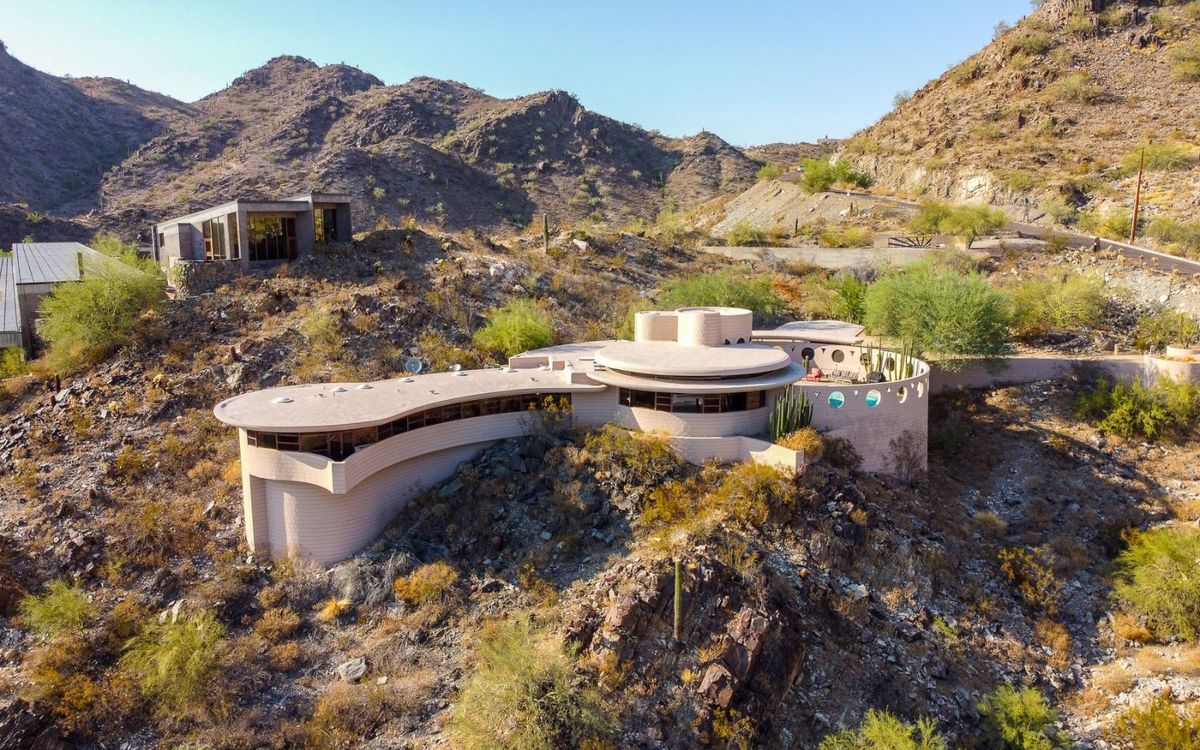 Inside Frank Lloyd Wright’s Circular Solar House