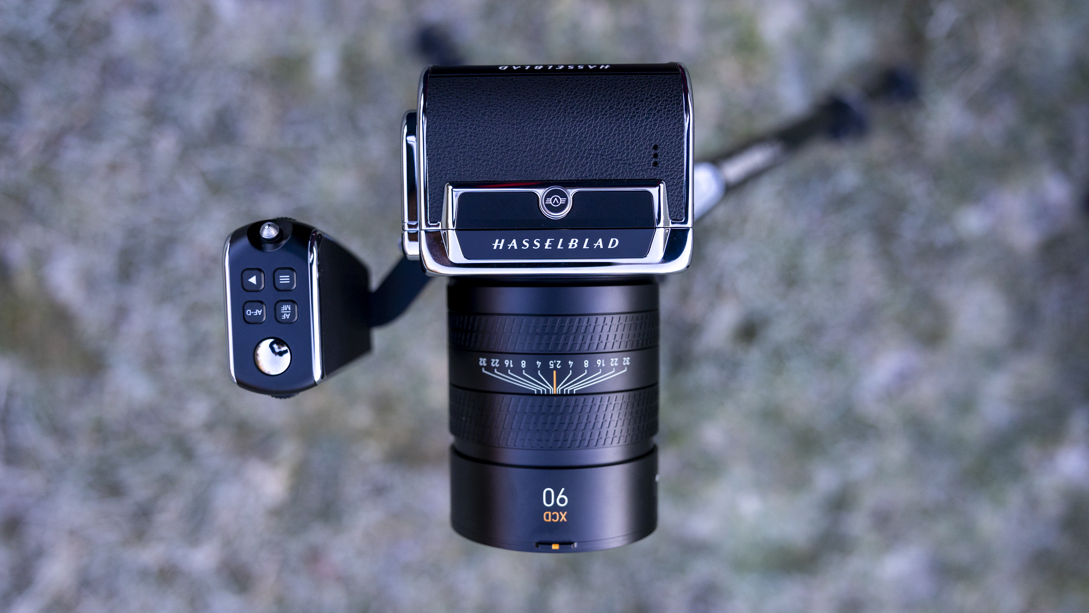A top-down view of the Hasselblad 907X CFV 100C