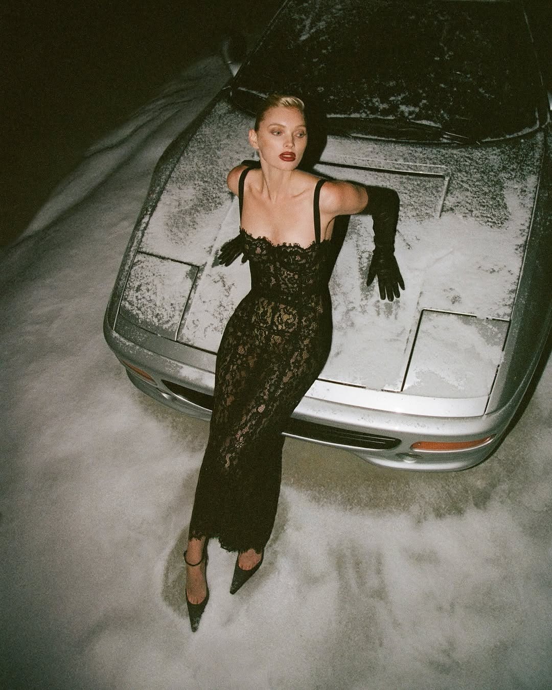 elsa hosk wearing cool gloves