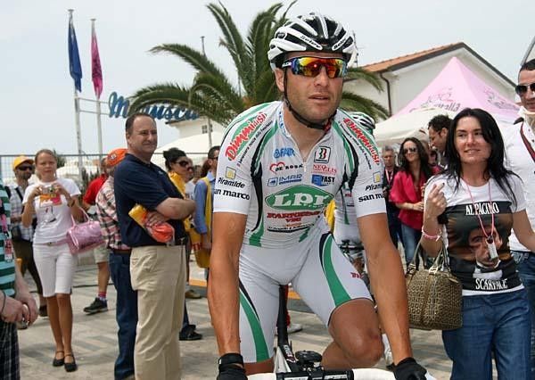Alessandro Petacchi (LPR Brakes - Farnese Vini) before the start of stage 13.