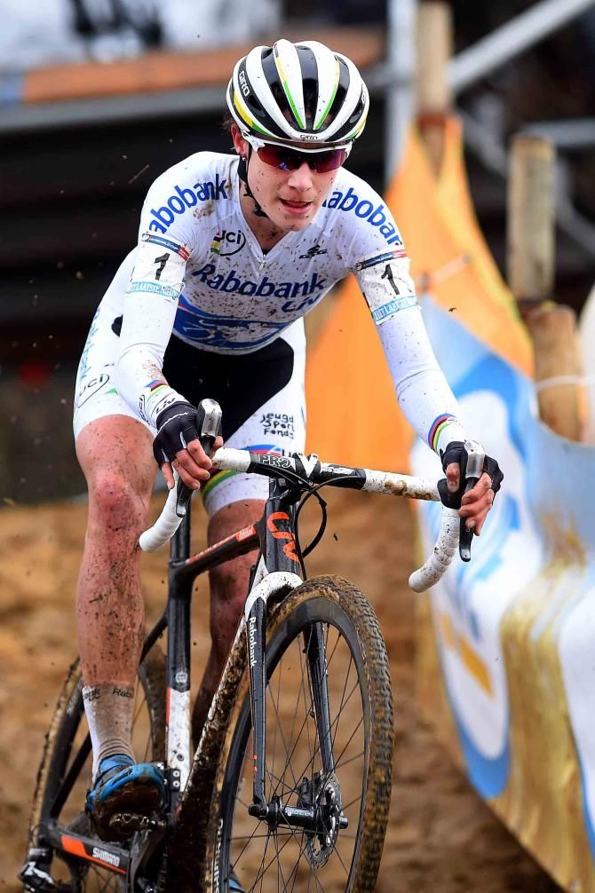 Vos takes control in Zolder.