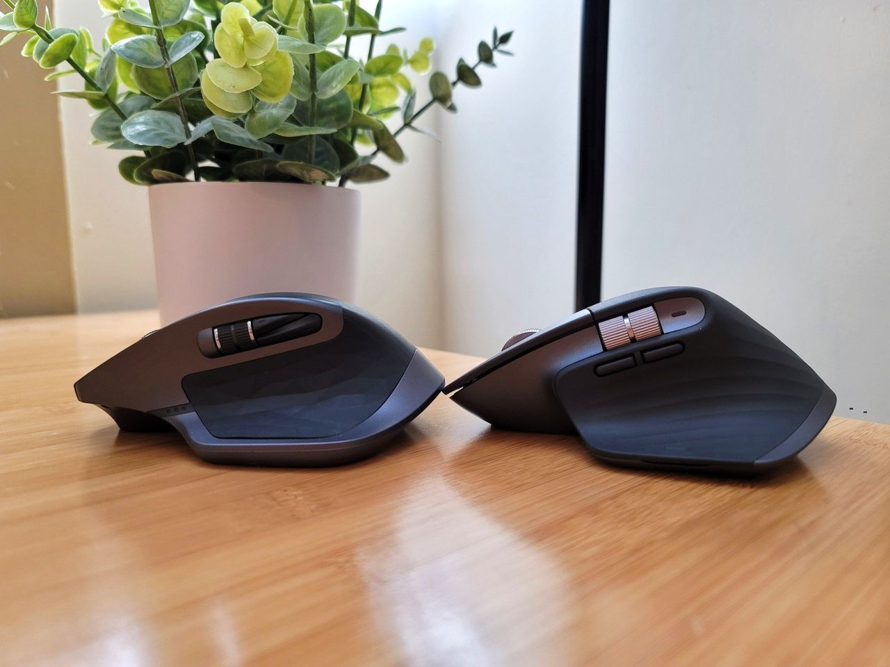 Logitech Mx Master 3 Vs Mx Master 2s Left