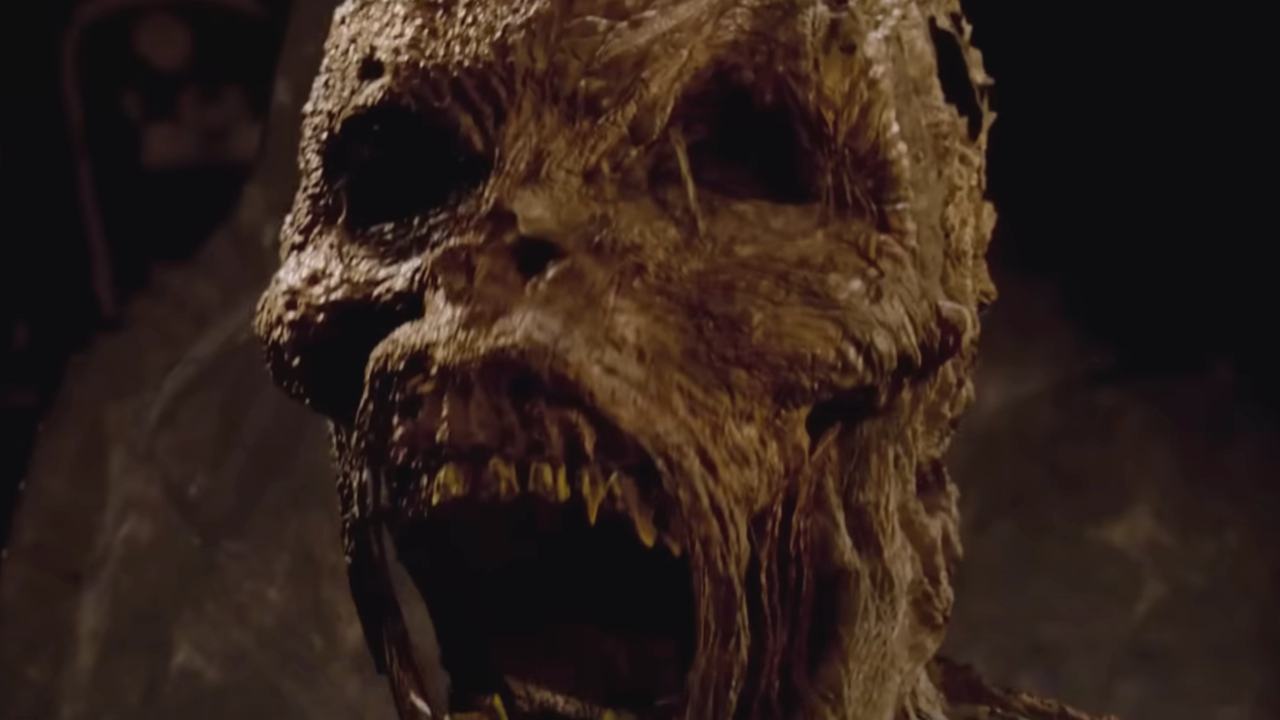 Imhotep's mummy form screams in The Mummy.