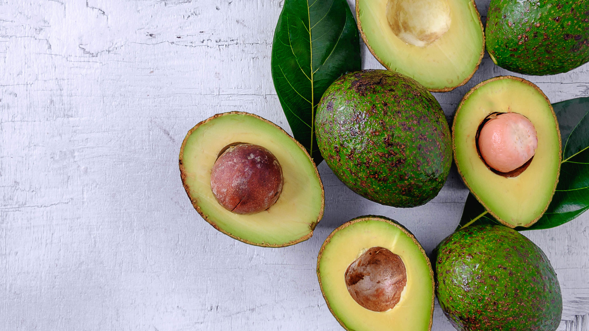 Здравословни храни с високо съдържание на мазнини: изображението показва авокадо