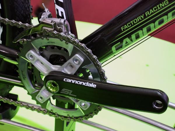 The top-end Flash includes a Hollowgram SL crank fitted with a special SRAM XX-specific chainring spider.