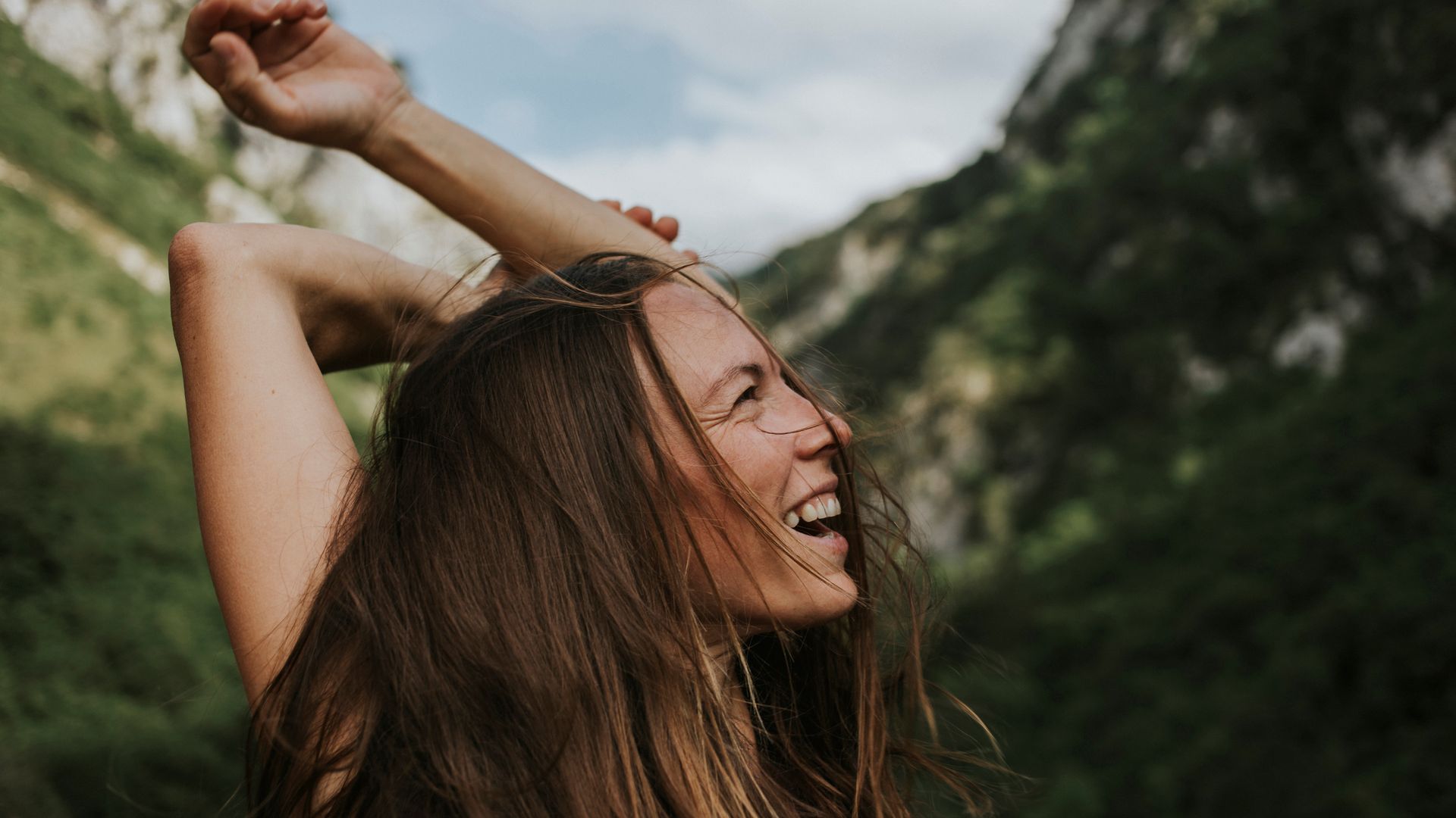 5 yoga stretches for shoulders to recover from backpacking Advnture