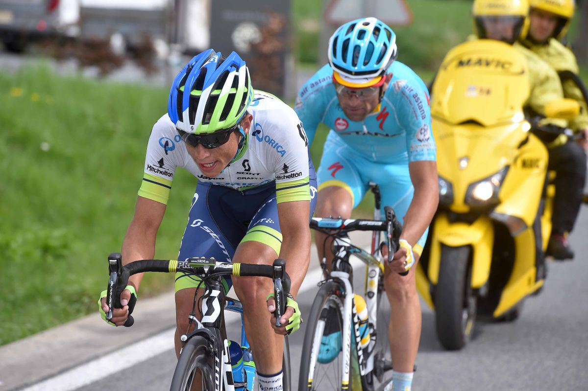 Esteban Chaves (Orica-GreenEdge) and Michele Scarponi (Astana)