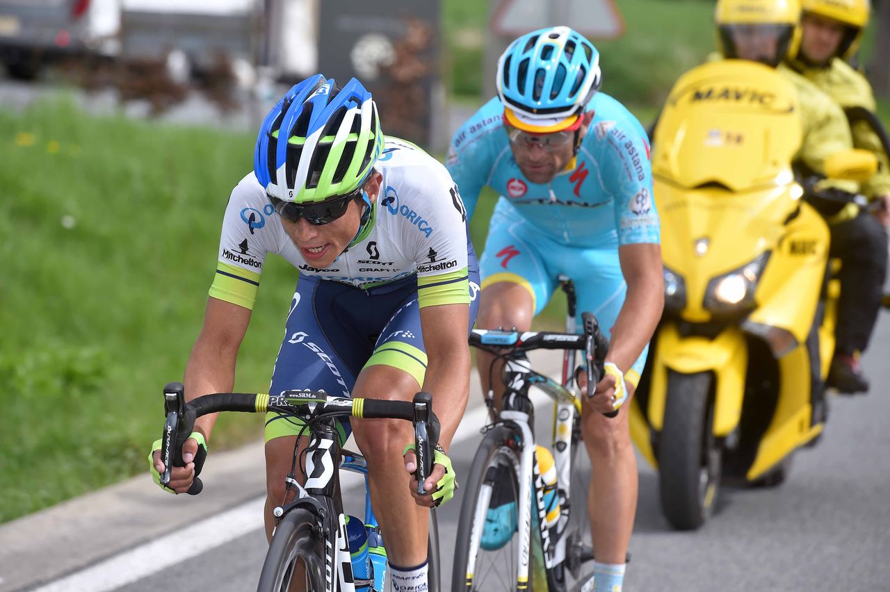 Esteban Chaves (Orica-GreenEdge) and Michele Scarponi (Astana)
