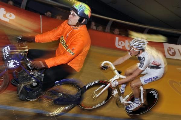 Iljo Keisse (John Saey - Mega Deschacht) behind a derny