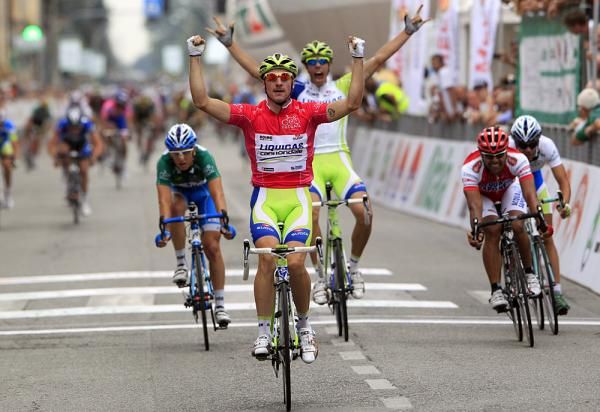 Elia Viviani (Liquigas-Cannondale) beat Modolo to the line.