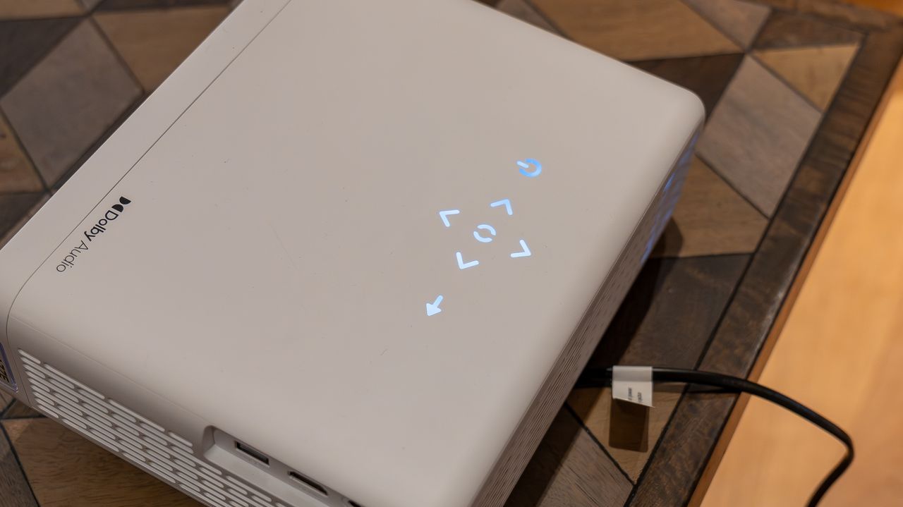 Aurzen Roku TV Smart Projector
