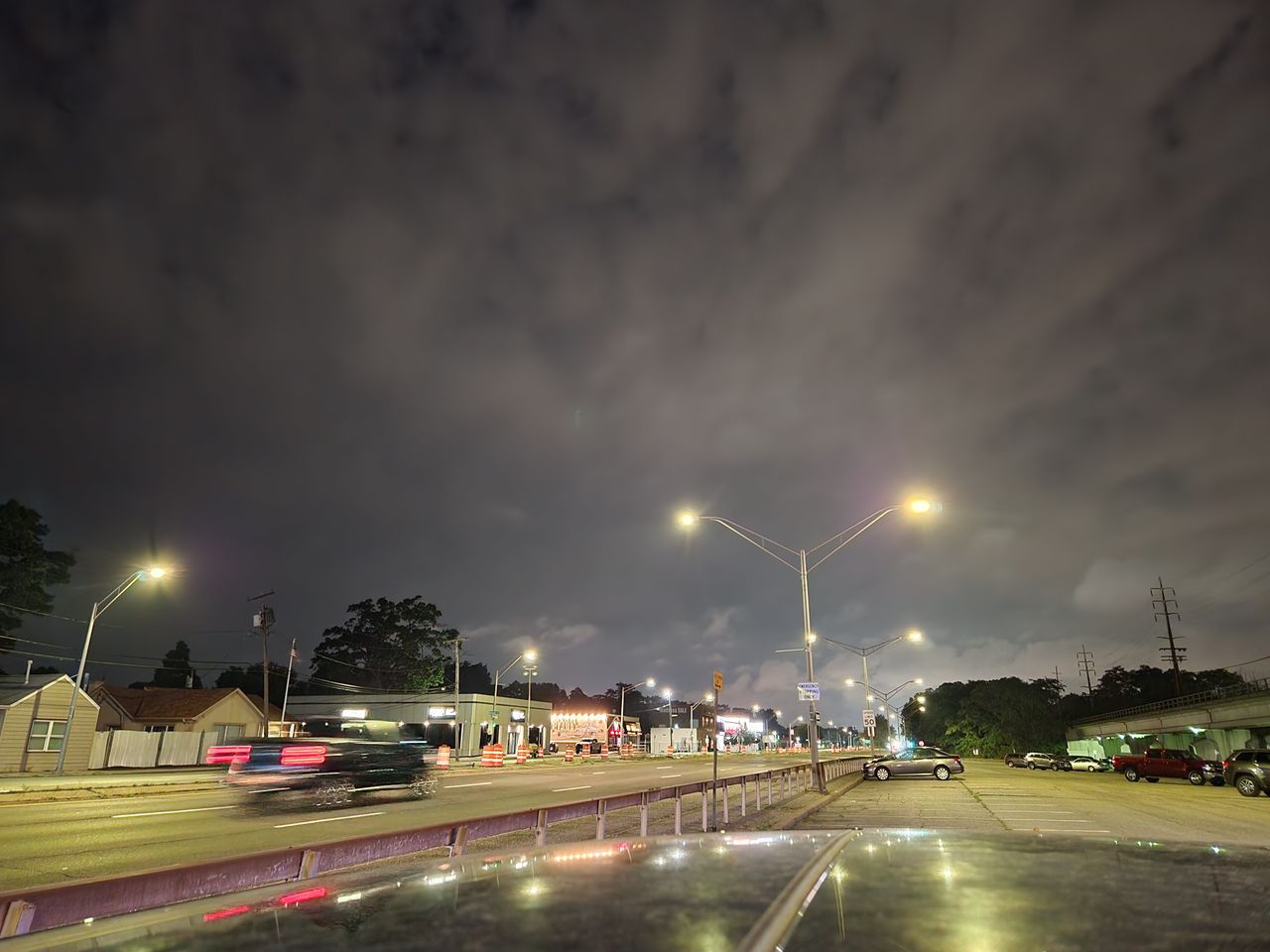 Samsung Galaxy Z Fold 4 night photography
